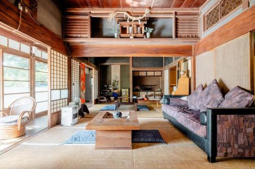 Izunokuni House | ゲストハウス+カフェわ １日１組限定！ 築１００年の農家の古民家で宿泊体験、薪でお風呂沸かせます。焚き火もできます。