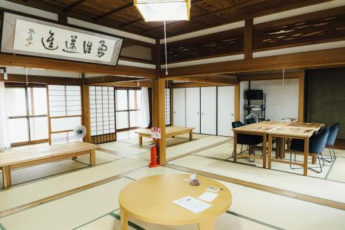 Nagahama Ski Chalet | 上丹生山根邸本館フルリノベーション古民家一棟貸切22名まで