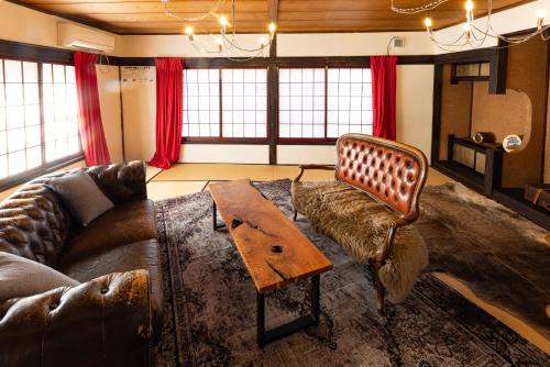 Komoro House | 小グループ専門貸切一軒家 パーティーOK観光スポット徒歩圏内 小諸駅歩2分揚羽屋 Specializing in small groups, Party OK, Walking to tourist spots, Vacation Rental House 2 min from Komoro sta