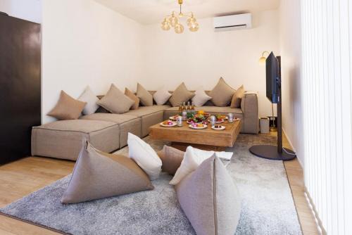 Nakama House | 新築 最大12名 BBQ サウナ完備 駐車3台OK 恩納村の貸別荘 リゾートヴィラEast