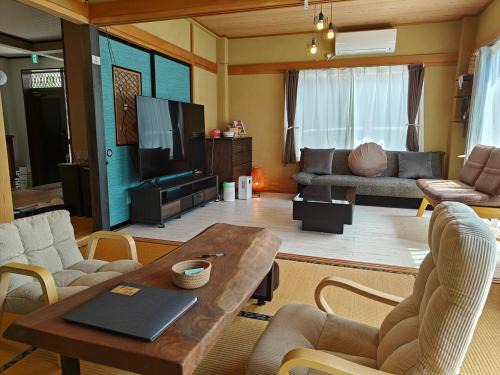 Hedamura House | 美しい夕日とテラスでのバーベキュー 徒歩で海と温泉へ 温泉券プレゼント 最大12名