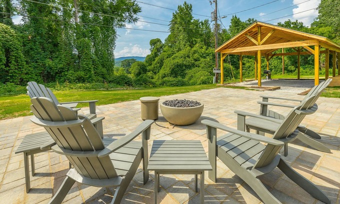 Chattanooga Cabin | 01: The Eames Suite - A PMI Scenic City Vacation Rental