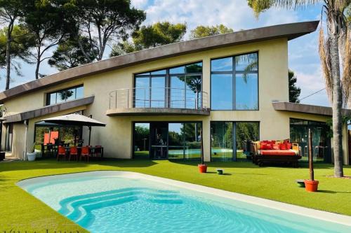 Vallauris Villa | 06AL - Architect-designed villa with pool and sea view