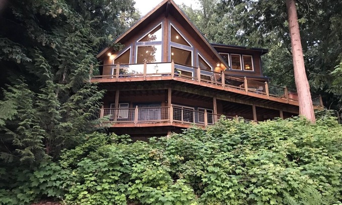 Maple Falls Cabin | 07MF - Lake Front - Hot Tub - BBQ - Sleeps 8 by RedAwning