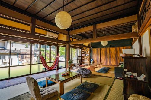 Eiheiji House | 1日1組限定 体験型古民家宿"ハレハレ" 超新鮮卵かけご飯付き-自給自足を営む若夫婦がセルフビルドした宿- 平飼い卵の収穫と五右衛門風呂沸かし体験付き