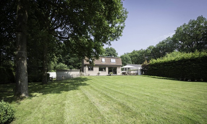 Wingene House | 1,000 sqm / 11,000 sq ft of privacy in the woods near Bruges.