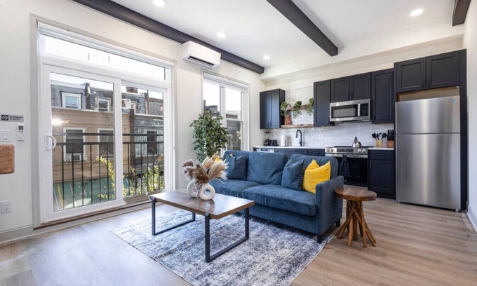 North Philadelphia West Apartment | 1/1 Across from Fairmount Park | 10 mins to DT (E)