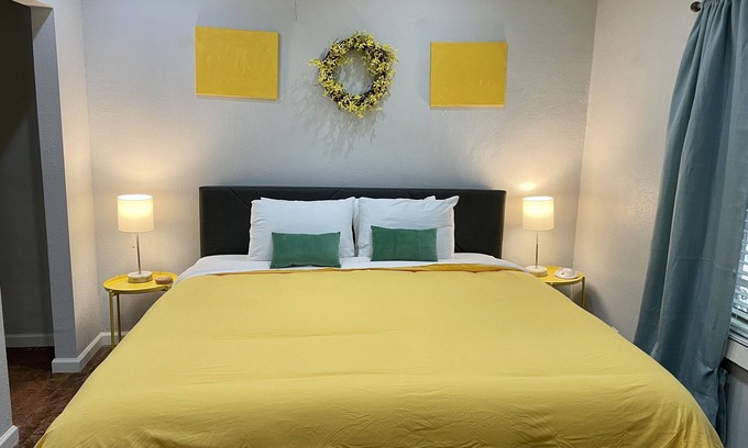 West Old Town Apartment | #1: 2bd/2ba, Walk to Old Town, AC/laundry/King bed