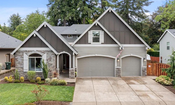 West Haven-Sylvan House | 1.2M New Luxury Home, Hot Tub, 4 King Beds, 2 in-Suites, Fast Wifi