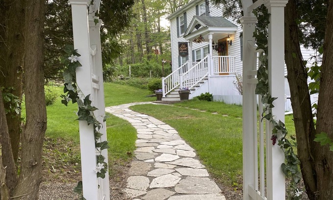 Millbury Apartment | 1 bdrm Garden Apt. Villa Setting, Ctrl Worcester/Boston, Ellen Elizabeth Est.