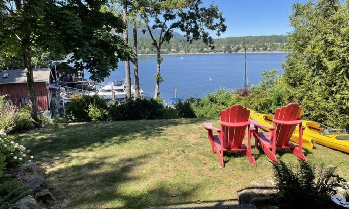 North Saanich House | 1 Bdrm Oceanfront B&B w ocean views and easy ocean access. Great for couple.