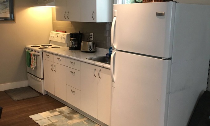 Walnut Grove Apartment | 1 Bdrm private suite, self contained private entrance, small pets welcome.