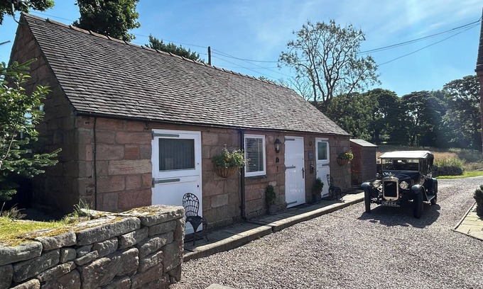 Cauldon Low House | 1 Bed Barn Alton Towers Chatsworth Polars Peaks
