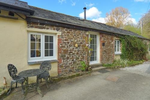 Holsworthy House | 1 Bed Cottage - Hot Tub Pool Wifi Pets