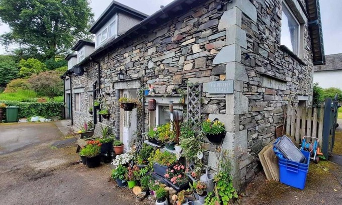 Hawkshead Cottage | 1 Bed Flat - Sleeps 4 - Garden - Parking - Wifi