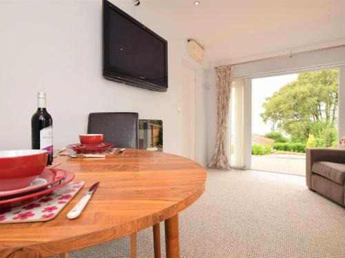 Raymonds Hill Apartment | 1 Bed in Lyme Regis 62615