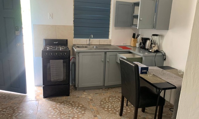 Orange Hill Apartment | 1 Bed Studio Apt - Parking, Wifi, Mountain Views