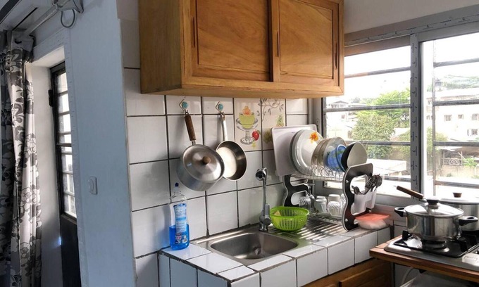 Douala House | 1 Bed Studio Sleeps 2 - Canal Views, Balcony, Wifi