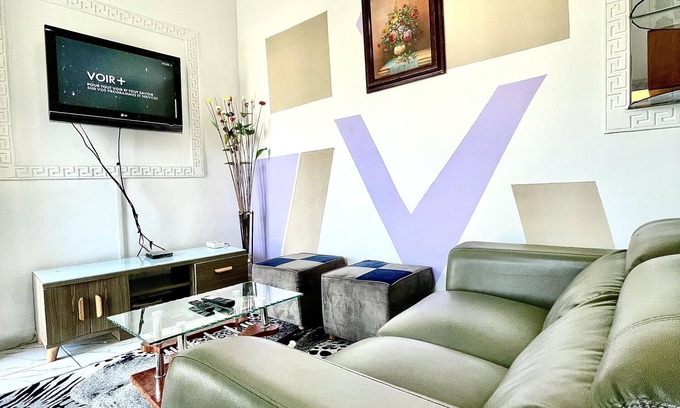 Douala Apartment | 1 Bed Studio Sleeps 2 - Secure Parking, Central