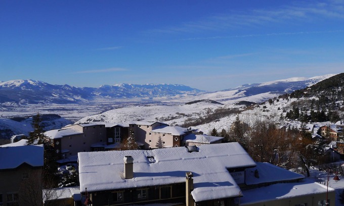 Font-Romeu-Odeillo-Via Hotel | 1 bedroom apartment 46 m2 for 4/5 people facing south with a view of the Font Romeu center