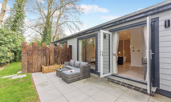 Great Coxwell Ski Chalet | 1 bedroom accommodation in Faringdon