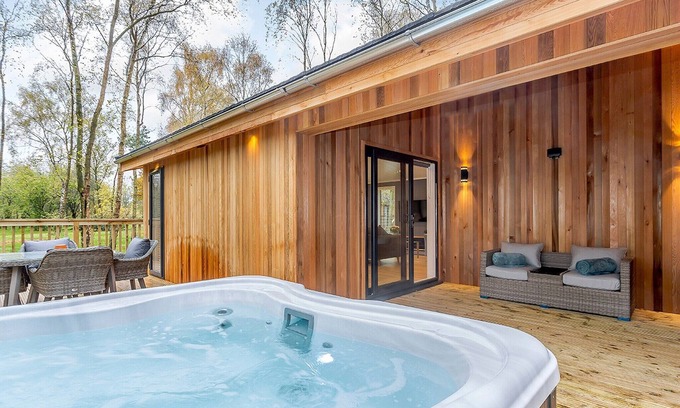 Elton Ski Chalet | 1 bedroom accommodation in Haddon