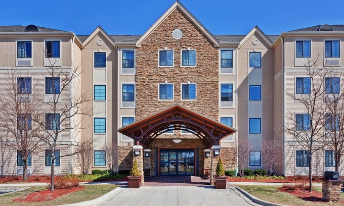 Glenview Condo | 1 Bedroom | Free Breakfast Buffet, Indoor Pool