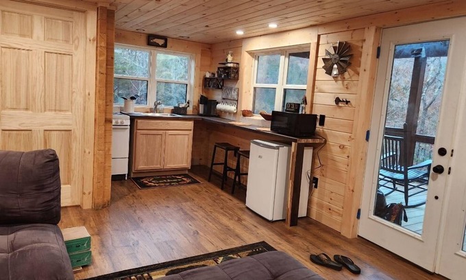 Cullowhee Cabin | 1 bedroom with a loft. Sleeps 4. Great mountain views.Dogs are allowed with fee.