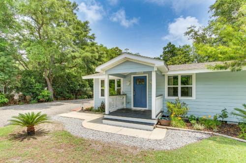 Long Beach House | 1 Block to Shore Long Beach Home with Fire Pit!