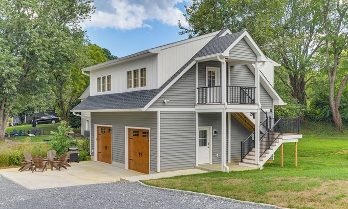 Annapolis House | 1 Block to USNA Stadium: Modern Annapolis Home!