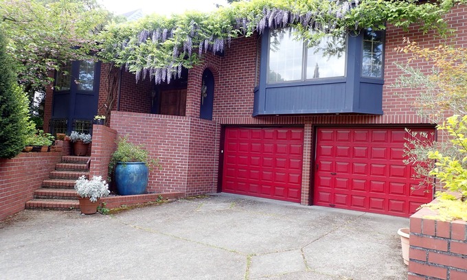 Goose Hollow Apartment | 1 block to Washington Park & short walk to shops, eateries on NW 23rd, Downtown
