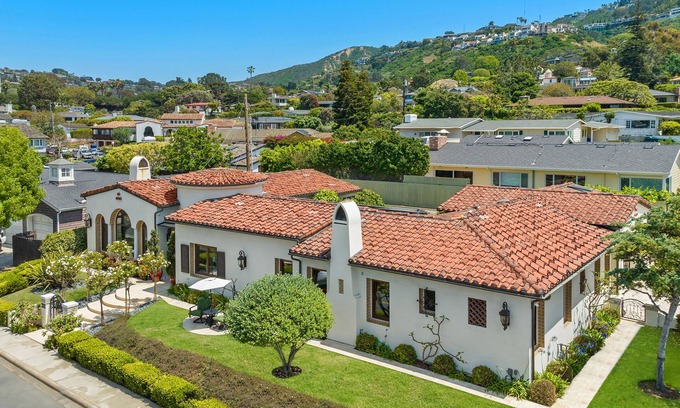 La Jolla Shores House | 1 Block walk to ShoresBeach 4 Bedroom 4bath HotTub Steam&Sauna near restaurants