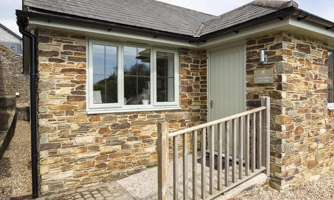 Bugford House | 1 Coachman's Cottage, Hillfield Village