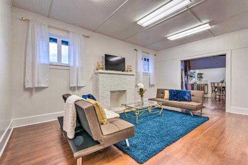 Hot Springs House | 1 Mi to Bathhouse Row Bright Hot Springs Home!