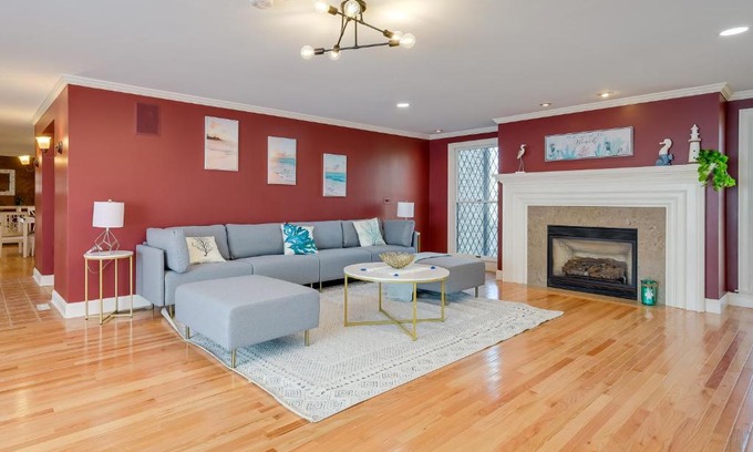 East Sandwich House | 1 Mi to Beach Spacious Retreat in East Sandwich!