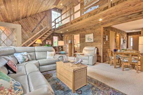 Charter Hills House | 1 Mi to Beech Mtn Home with Furnished Deck