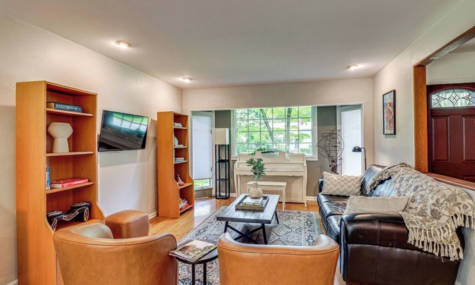 Princeton House | 1 Mi to Campus: Princeton Home w/Furnished Deck