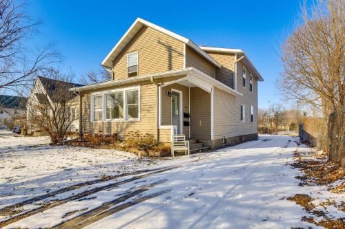 Winona Apartment | 1 Mi to Downtown Welcoming Winona Duplex