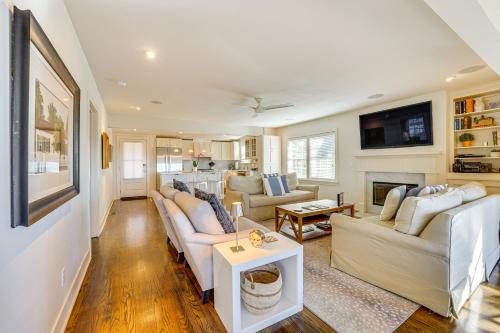 Fayetteville House | 1 Mi to Dtwn Fayetteville Home with Fenced Yard