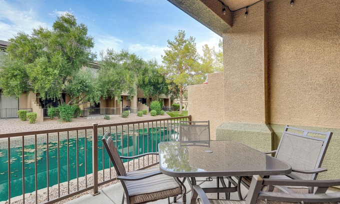 Fox Crossing House | 1 Mi to Golf: Lake-View Condo w/Pool in Chandler!