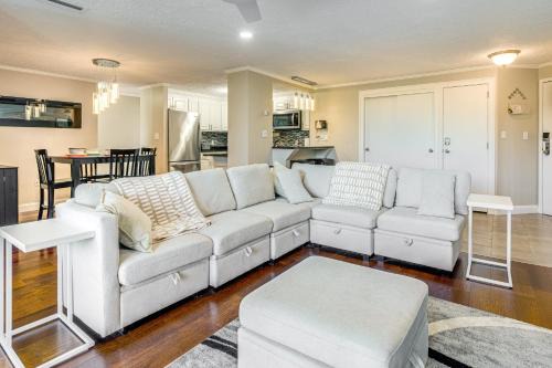 Manchester Apartment | 1 Mi to Millyard District Unit with Furnished Porch