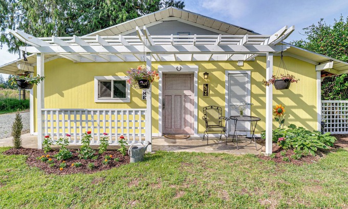 Granite Falls House | 1 Mi to Mountain Loop Highway: Cozy Home w/Yard!