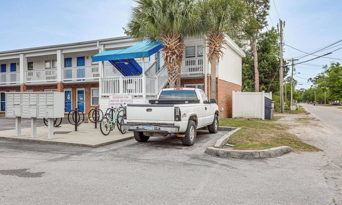 Crescent Beach Apartment | 1 Mi to North Myrtle Beach: Studio w/Pool Access