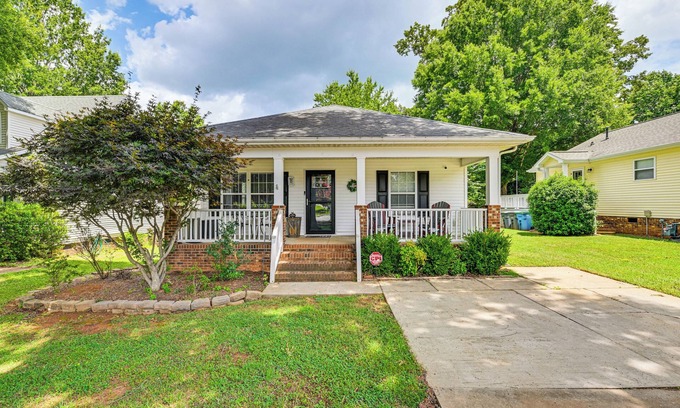 Belmont Historic District Cottage | < 1 Mi to River & Downtown Belmont: Cozy Cottage