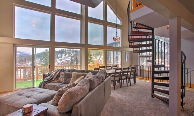 Kellogg House | 1 Mi to Silver Mountain: Family Home w/Views!