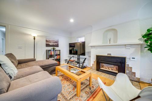 Seattle House | 1 Mi to Univ of Wash Campus Seattle Home with Yard!