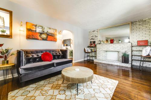 Cincinnati Apartment | 1 Mi to University of Cincinnati Avondale Gem!