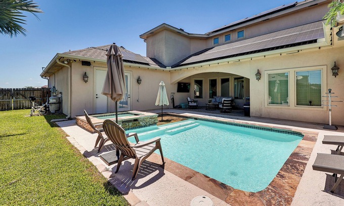Edinburg House | 1 Mi to Vackar Stadium: Roomy Retreat w/ Pool.