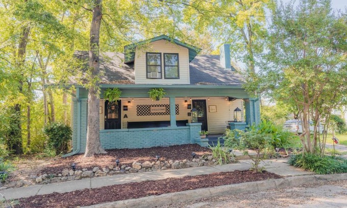 Five Points South House | 1 mile from UAB Hospitals Amenities Galore And King Bed