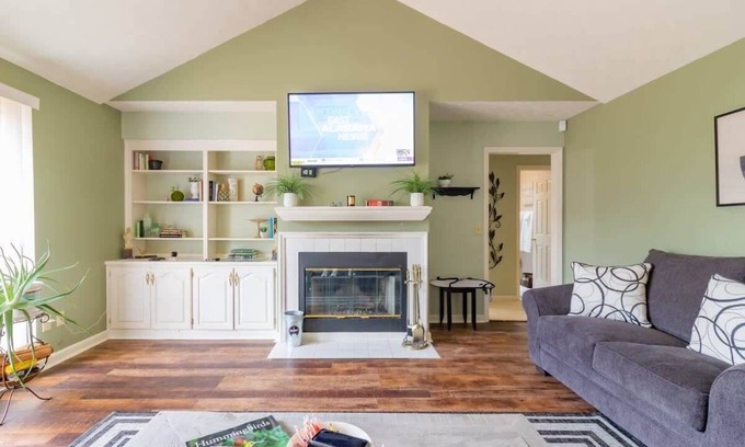 Fortson House | 1 Mile to Flat Rock Park! Sweet Southern Ranch